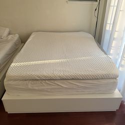 Queen bed full set (frame, mattress, topper) - $350 (palo alto)