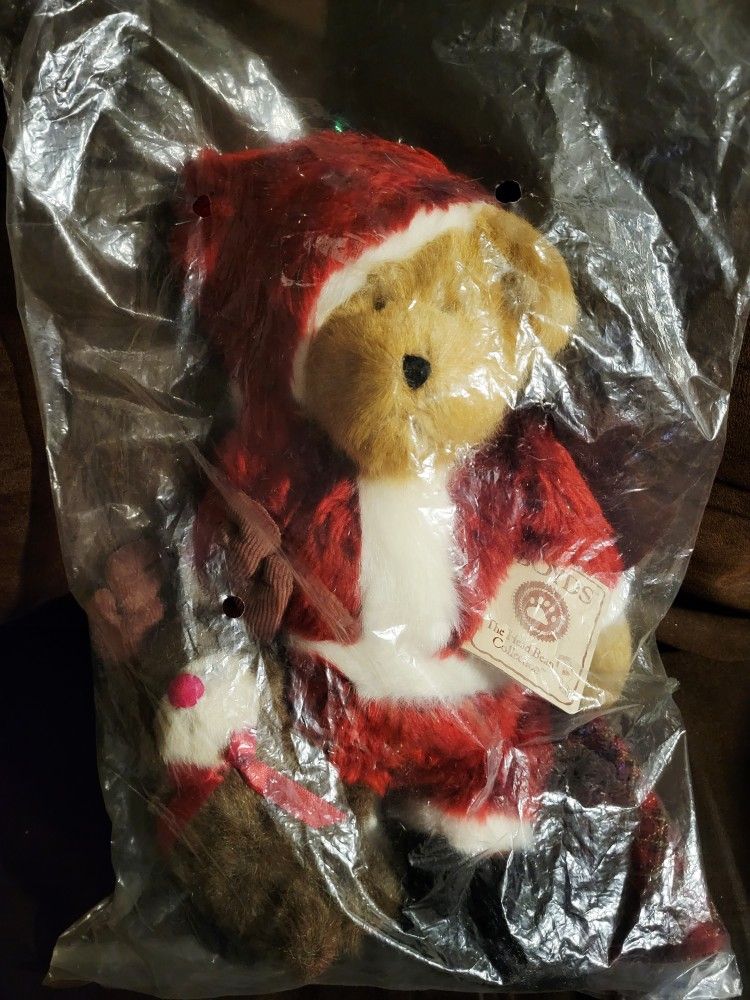 BOYDS BRAND COLLECTIBLE SANTA π
BEAR PLUSH AND REINDEER MINI PLUSH SET