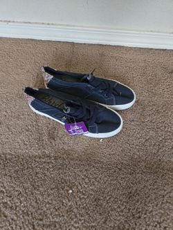 Womens shoes, size 8