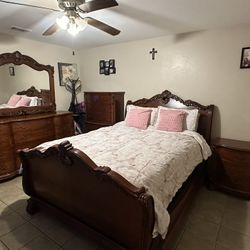 Bedroom Furniture Set