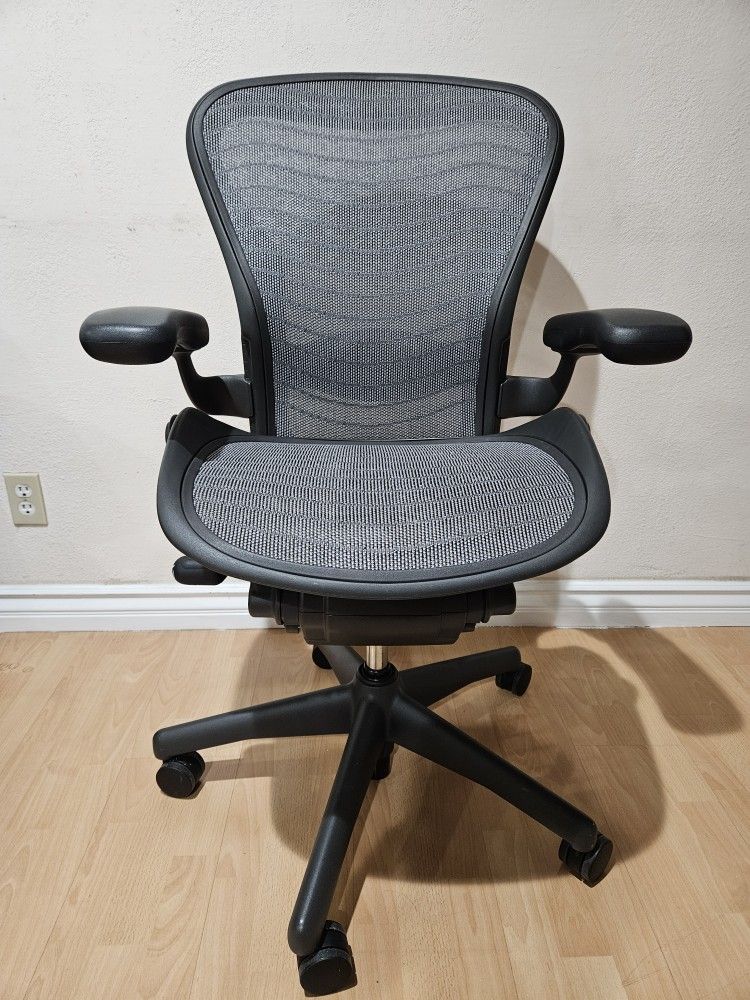 Herman Miller Aeron -Size B- Office Chair (Year 2015)