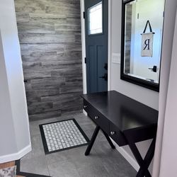 Small Desk/ entry Table/ Vanity Table & Chair