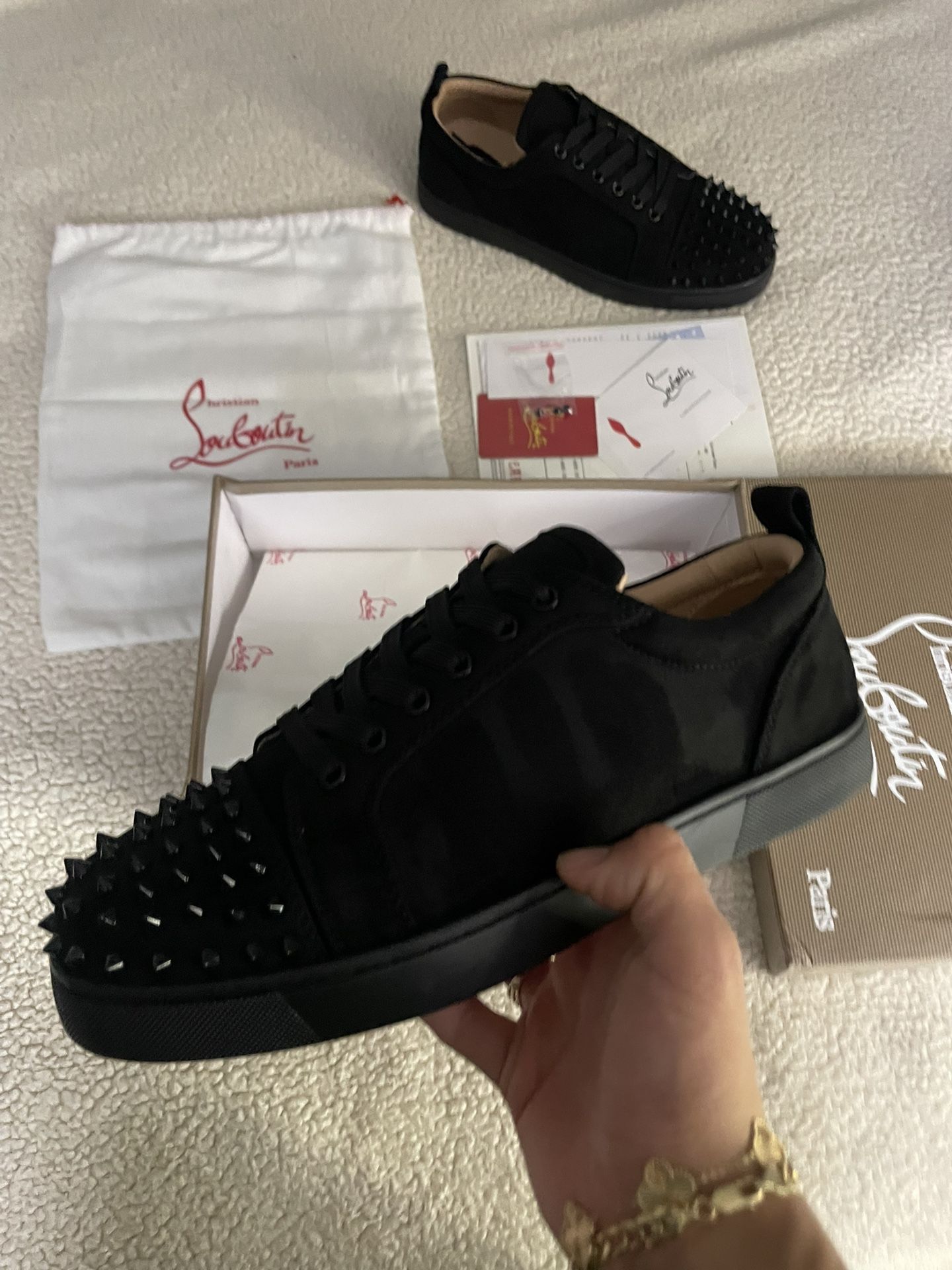 Red Bottoms / Suela Rojas