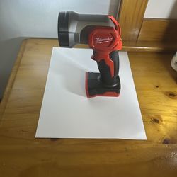 Milwaukee M18 Cordless 100 Lumens LED Flashlight