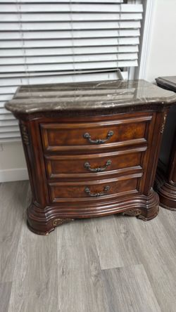 2 Vintage dresser