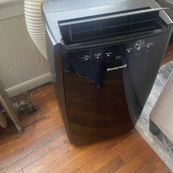 AIR CONDITIONER POWERFUL & PORTABLE 