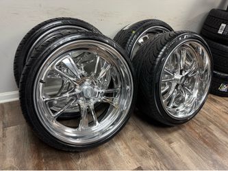 NEW staggered 22x9 and 22x11 rears. polished wheels with lexani tires