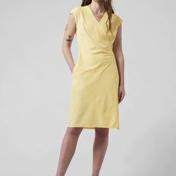 Athleta Newport Yellow Wrap Aerie Dress Size Medium Polyester Pockets Vneck 