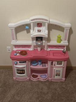 Step2 Pink Play Kitchen – Excellent Condition – $55 OBO