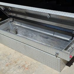 Weather Guard R-127 diamond plate toolbox