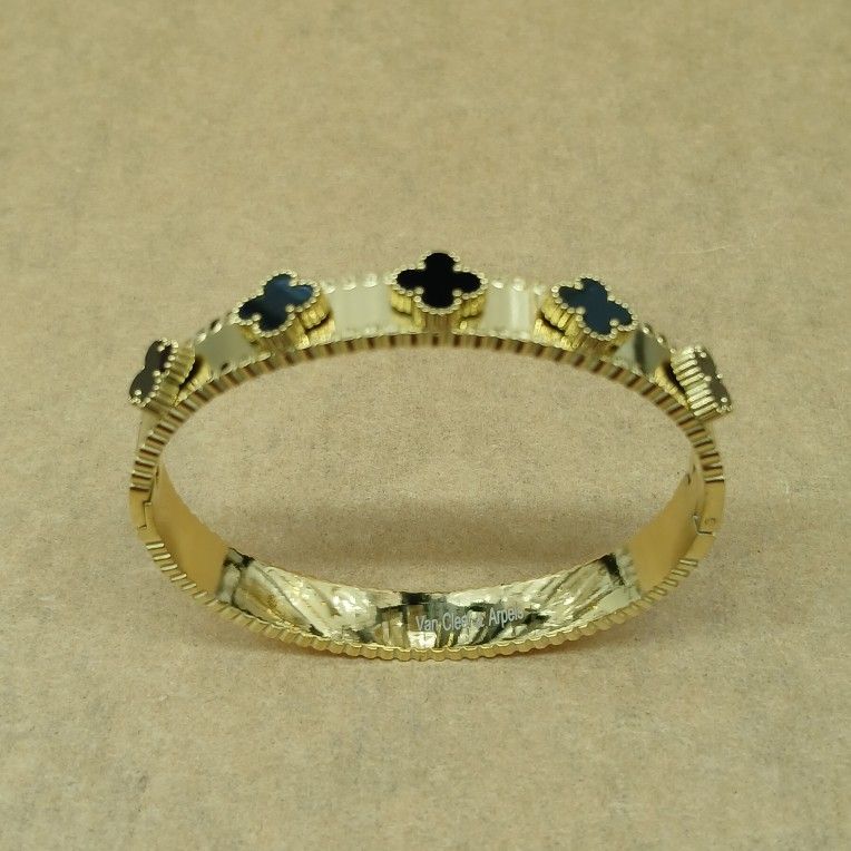 Van cleef bangle