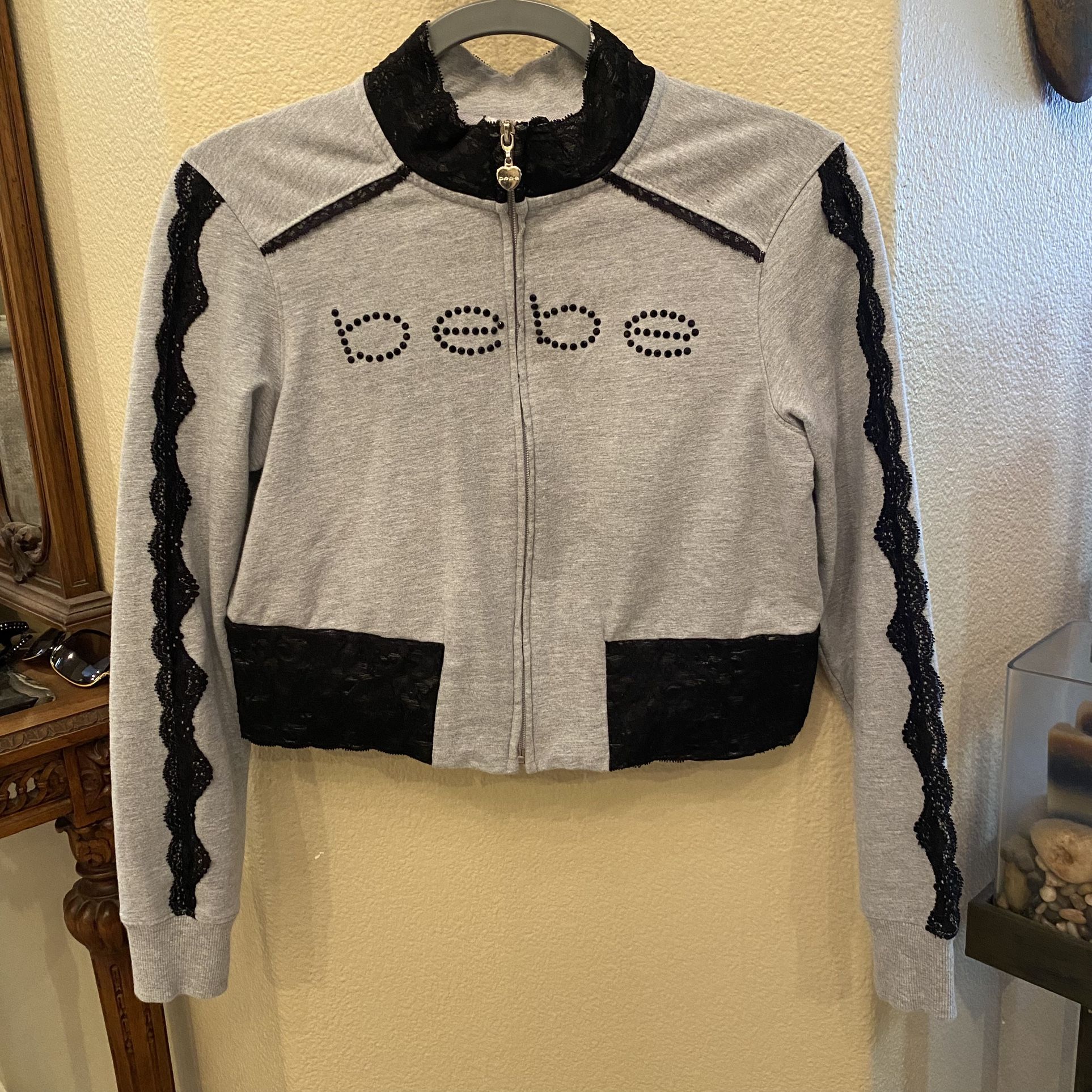 Vintage BEBE Women Y2K Gray Lace Trim Cropped Zip Top Size Large-Fit like Medium