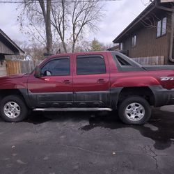 2004 Chevrolet Avalanche w/ Plow