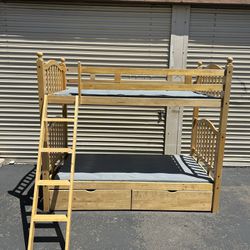 Twin Size Bunk Bed 