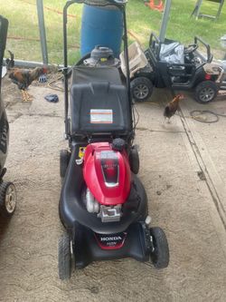 Tengo 2 cortadoras de sesped  de enpuje  de trasmision  una honda y la otra toro en muy. Buenas condisiones