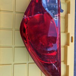 2011 Hyundai sonata RH side taillight