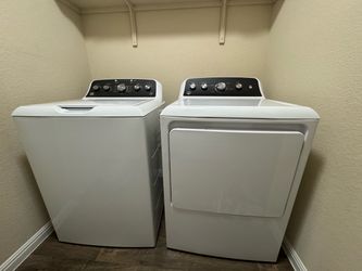GE washer and dryer matching set - 1 year 11 months old - 10 years warranty