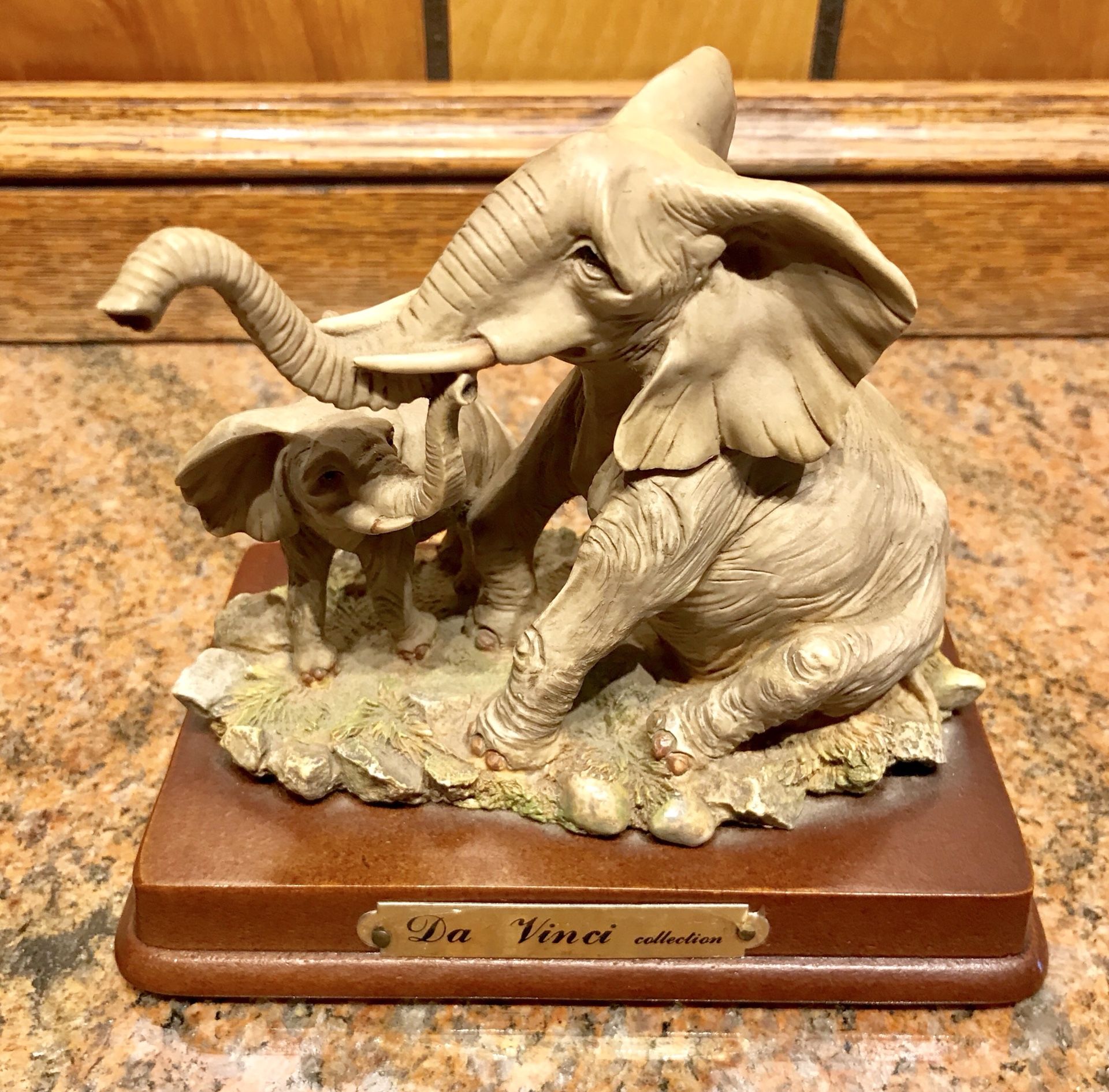 Vintage Da Vinci collection elephant figurine with calf, perfect condition