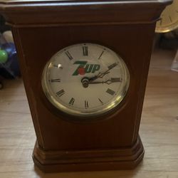 7up wooden desk clock- Wisconsin Clock Co.-vintage,GREAT condition and it works!