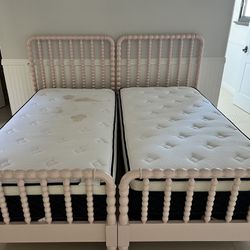 Pottery Barn Teen Twin Size Bed