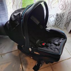 Graco Carseat and Base