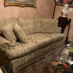 Sale Fabric  Sofa In Good Condition 