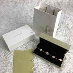 Pre-Owned White Van Cleef Arpels Clover Bracelet