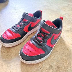 Kid Boy Nike Sneaker Shoes Size 2