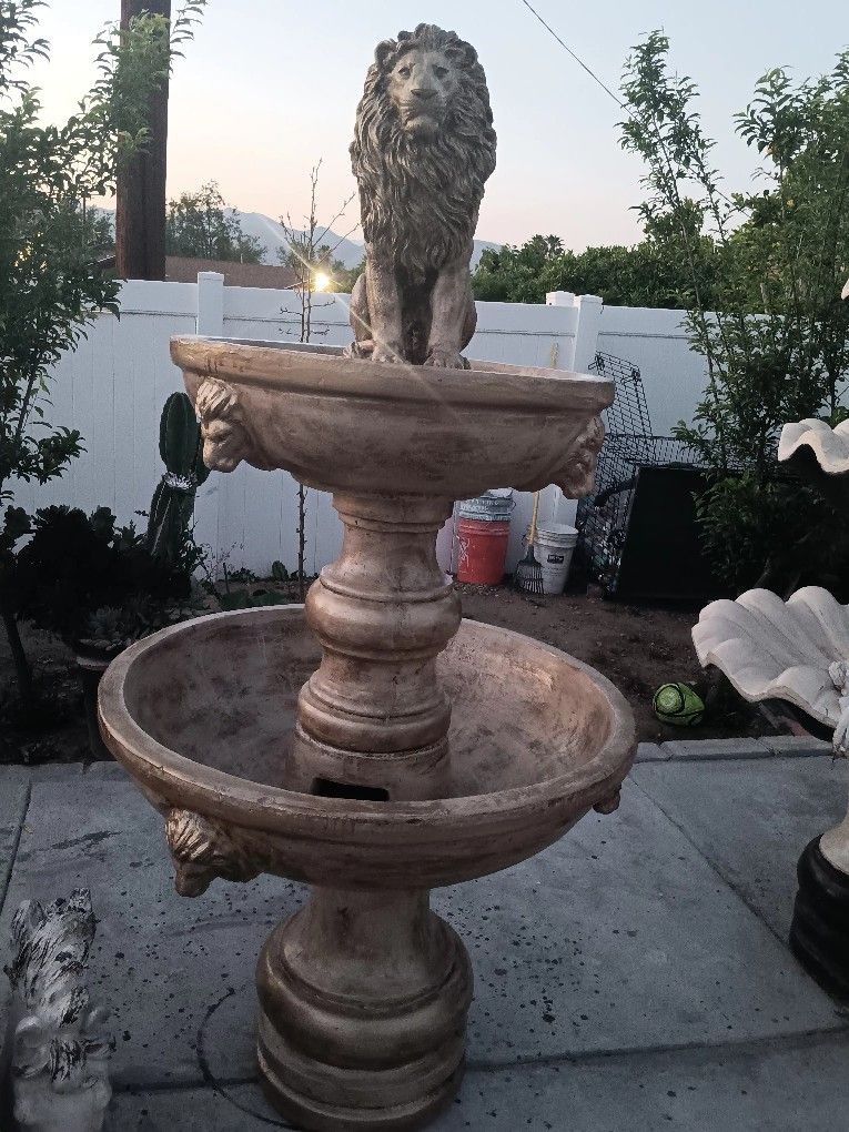 Concrete Fountain LION