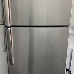 GE   refrigerator in very good condition 