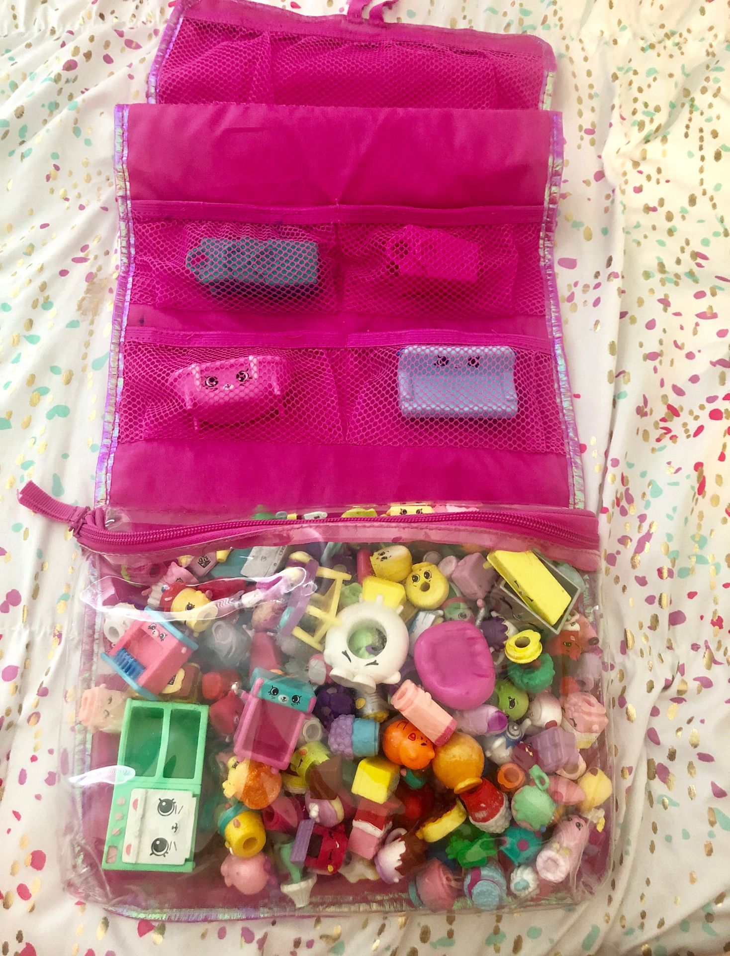 Shopkins - 200+ with carry bag