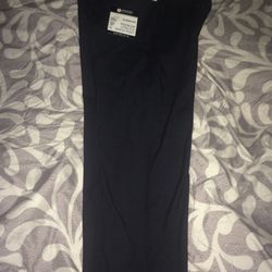 Haggar classic fit premium stretch dress pant. Brand new, 34wx32L-navy