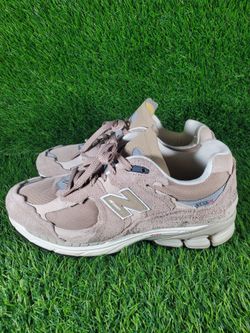 New Balance 2002R Sneakers sz10