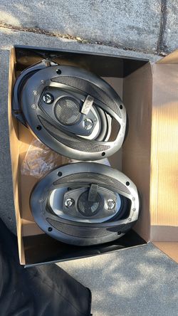 BOSS AUDIO R94  500 WATT SPEAKERS