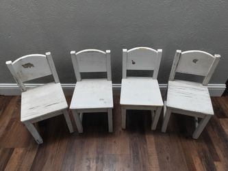 Set of 4 kid chairs