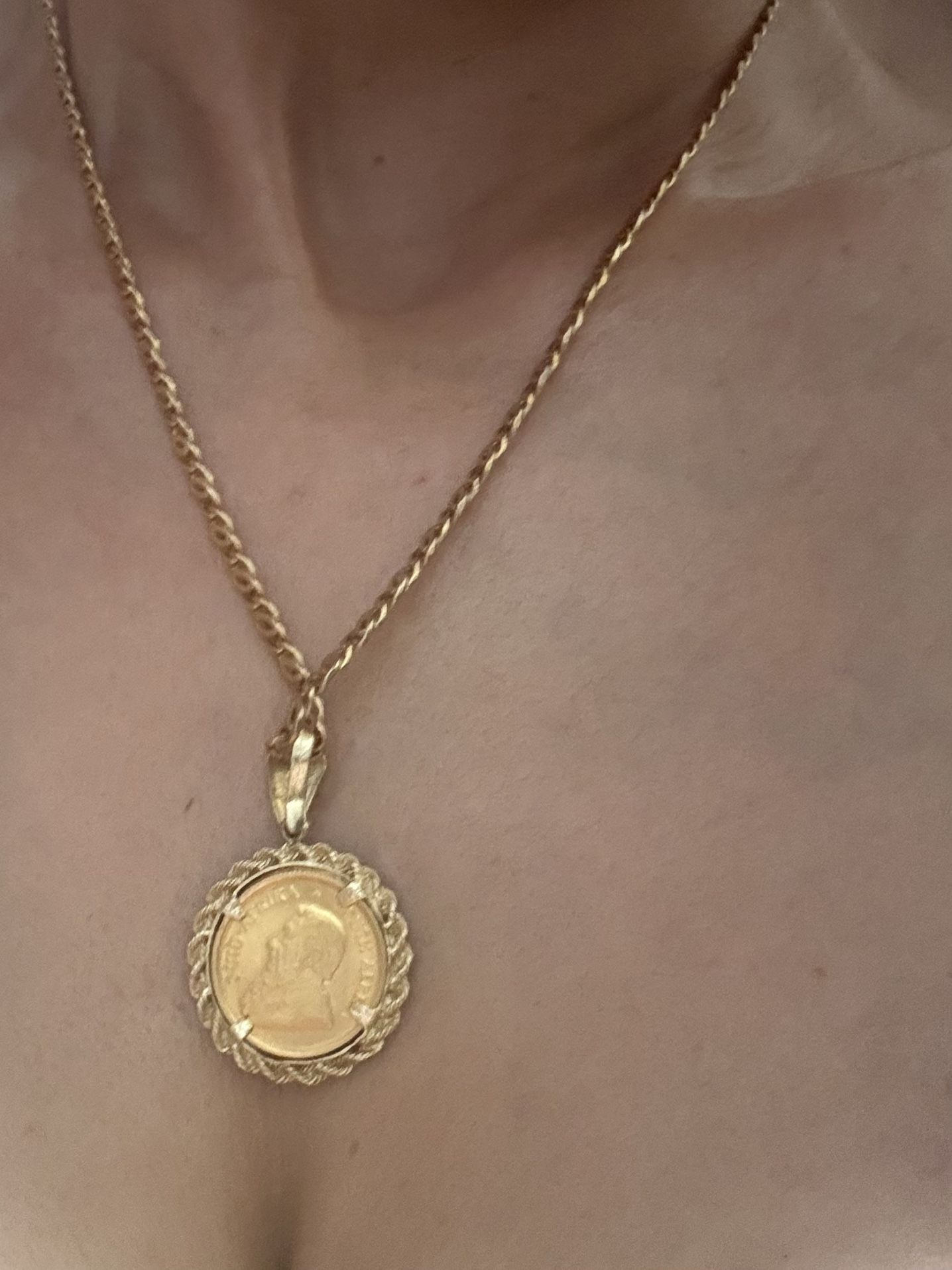 PLEASE READ DESCRIPTION 22k yellow gold necklace with 22k...