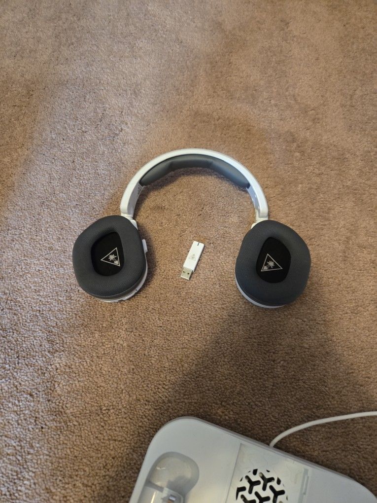 Xbox Series S, Vertical Stand, Turtle Beach Headset