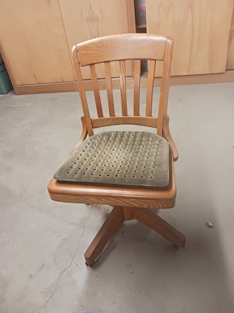 Antique 0ak Desk Chair