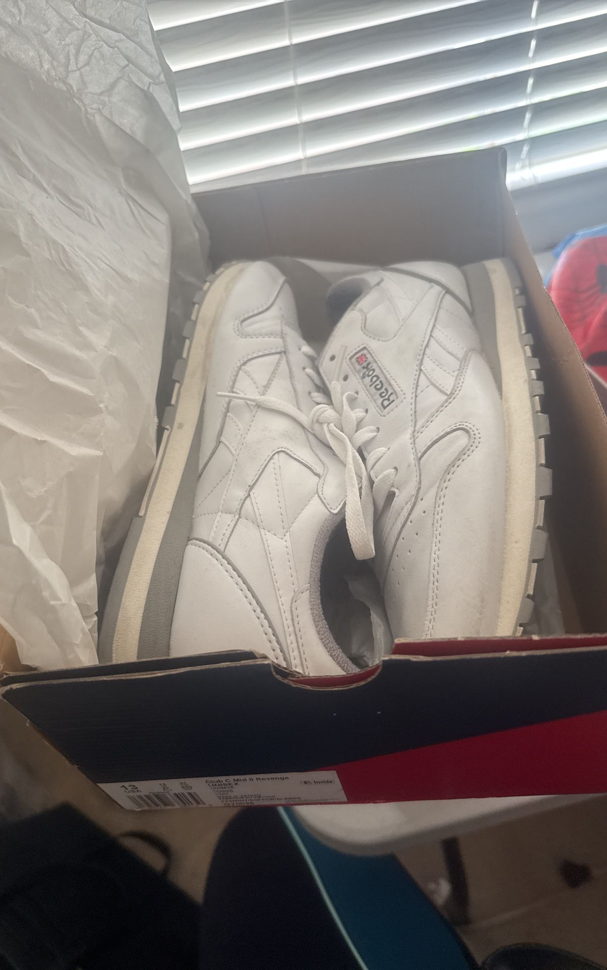 Reebok Size 13 Unisex Shoe