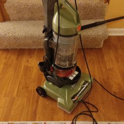 Vacuum Cleaner 40$ Like New With Box And Attachments