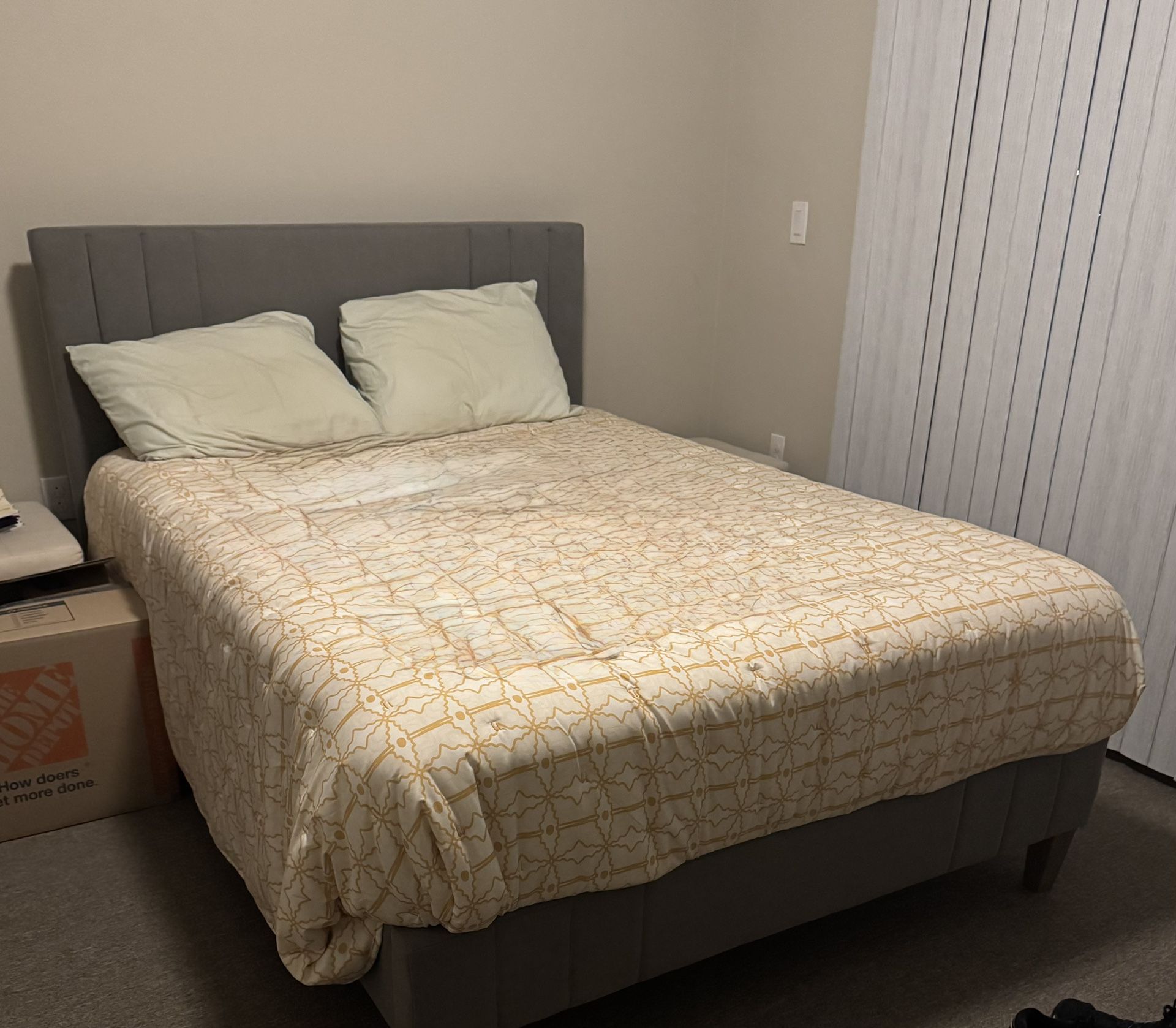 Full Size Bed Stand And Mattress