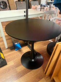 Black Round Tulip Pedestal Dining Table