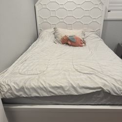 Queen Size Legacy Chelsea Panel Bed