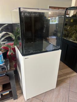 Red Sea Reefer 200 G2+ Reef Aquarium w/ Stand & Kraken Lid – Excellent Condition