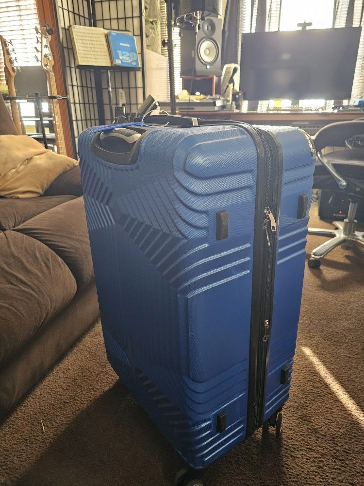 Heavy duty suitcase