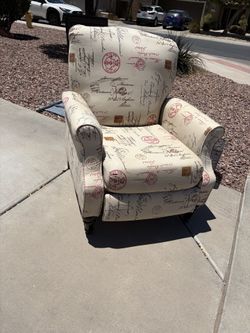 Accent recliner chair
