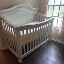 Evolur Madison - Cuna convertible 5 en 1 con parte superior curvada en niebla gris antigua, cuenta con 3 ajustes de altura de colchón