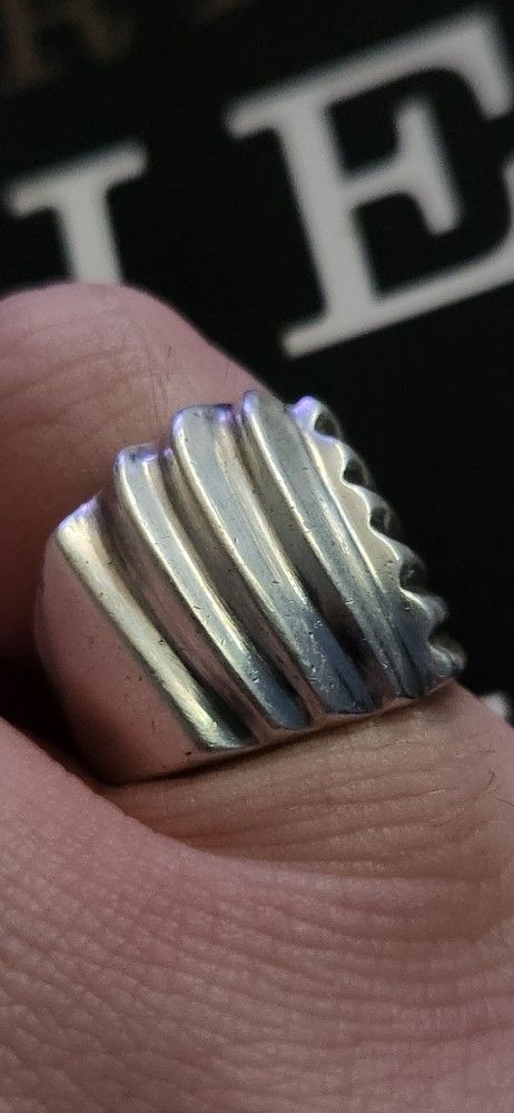 Solid Silver Unique Ring Size 8 16.1 Grams