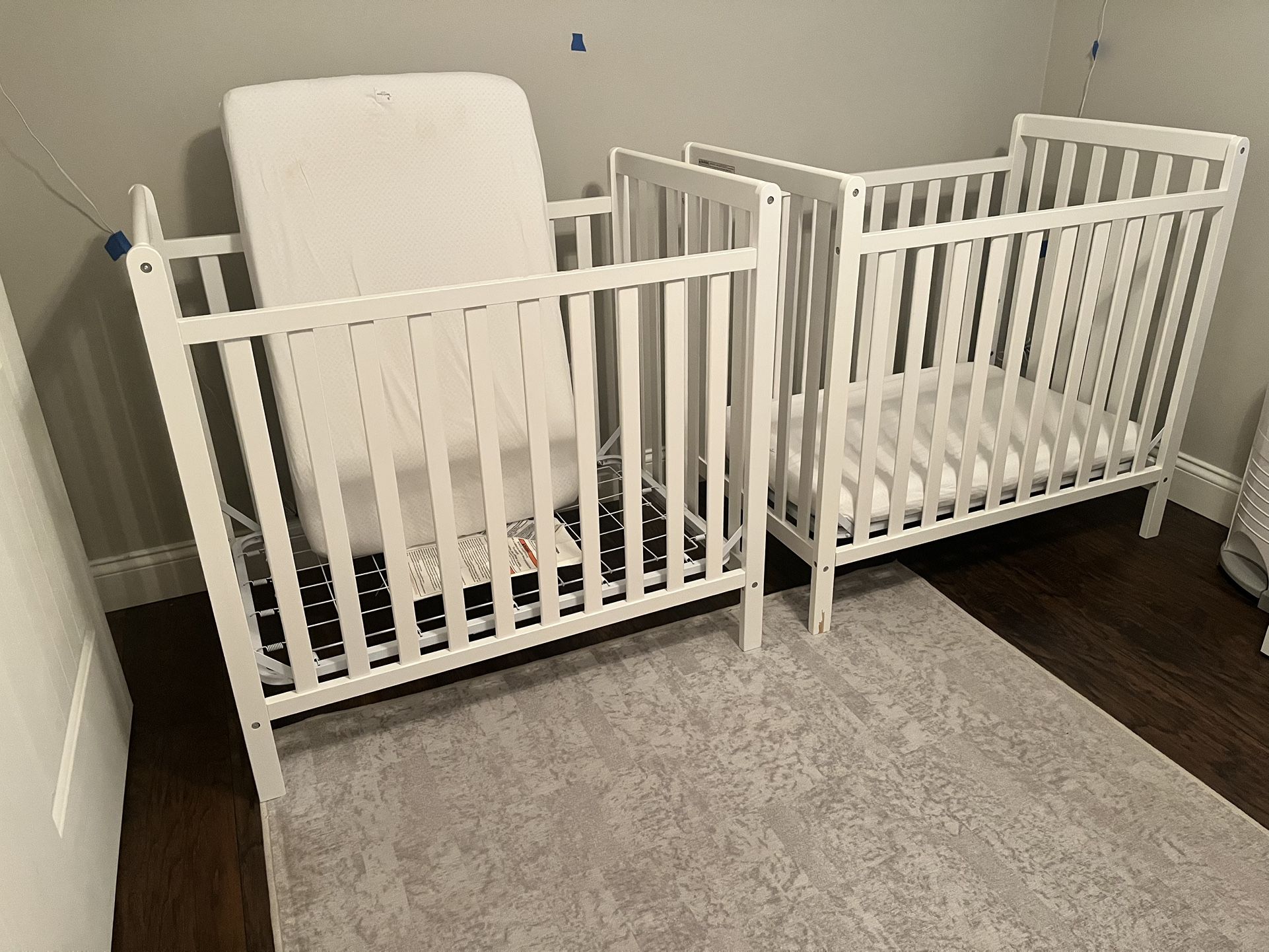 Mini crib With mattress
