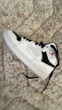 Jordan Access size 4.5Y